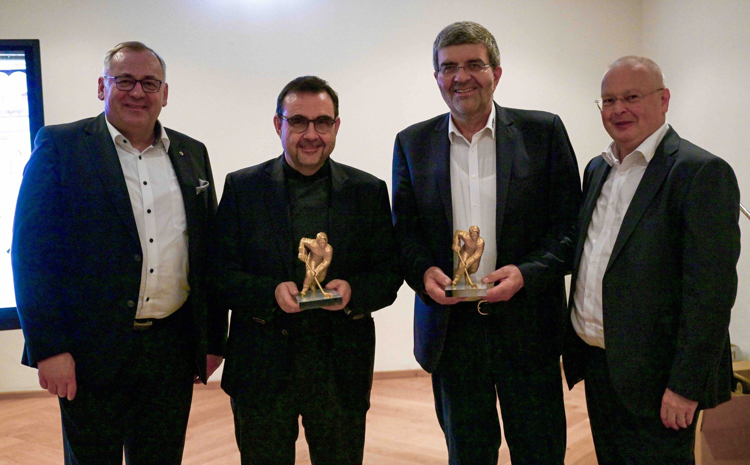 Die Preisträger des "Allgäuer Sportpreises 2022" mit ihren Laudatoren (von links): Manfred Schilder, Klaus Holetschek, Peter Gemsjäger und Nikolaus Bartl.